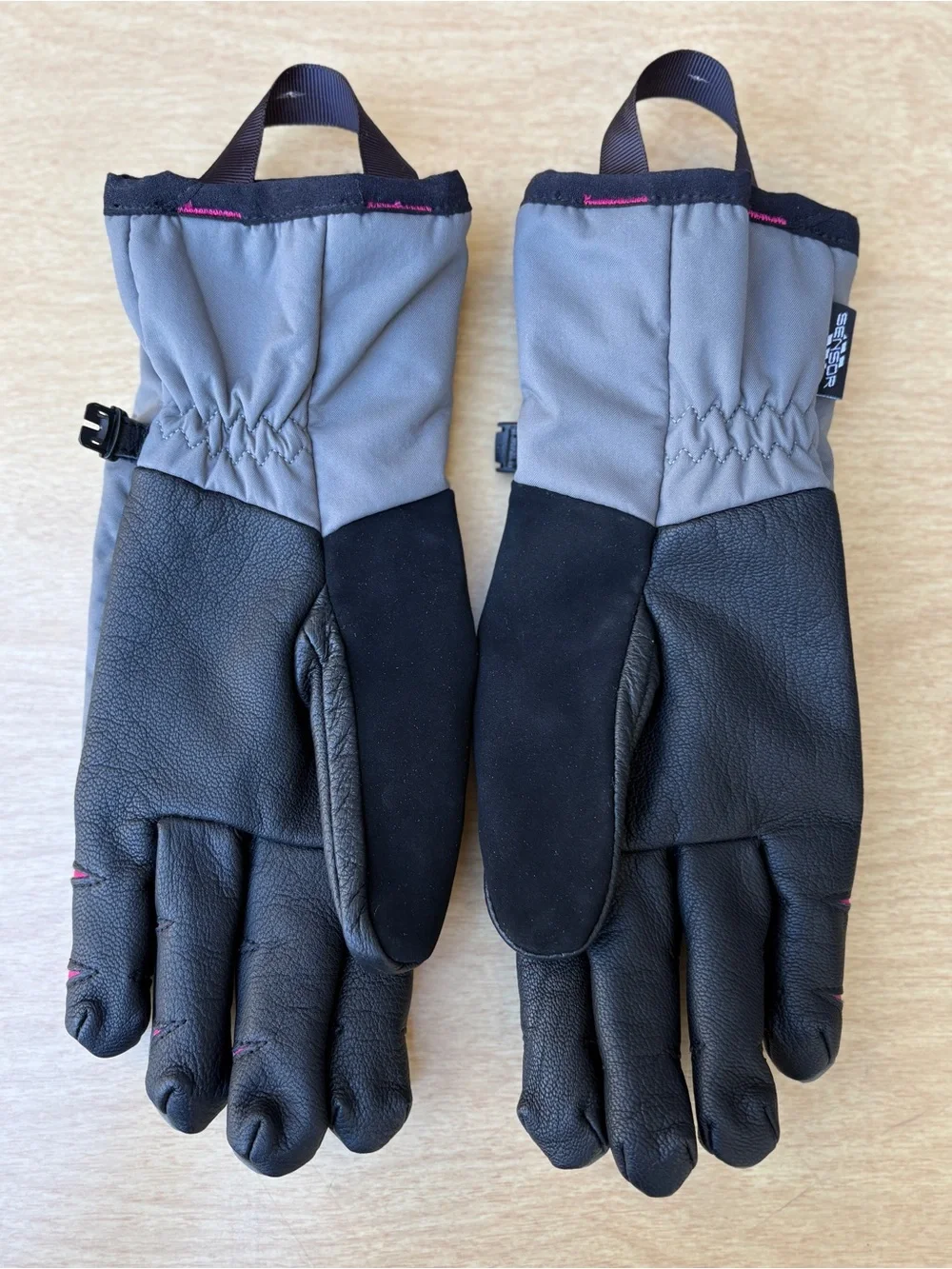 Outdoor Research Wm’s StormSensor Windbloc Gloves NWOT Sz Medium